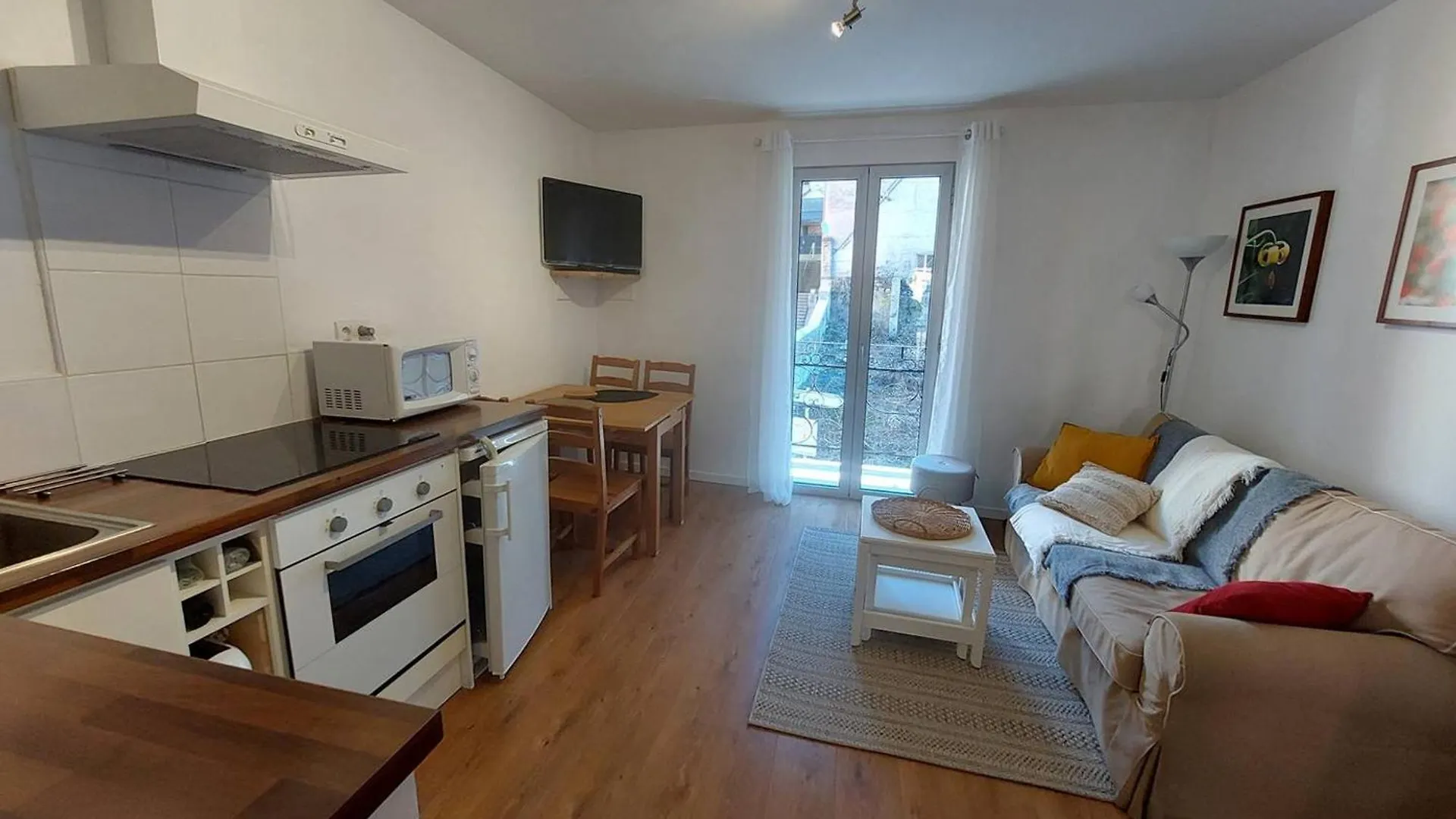 Appartement Traversant Avec Balcon Au Centre De Cauterets - Fr-1-812-65