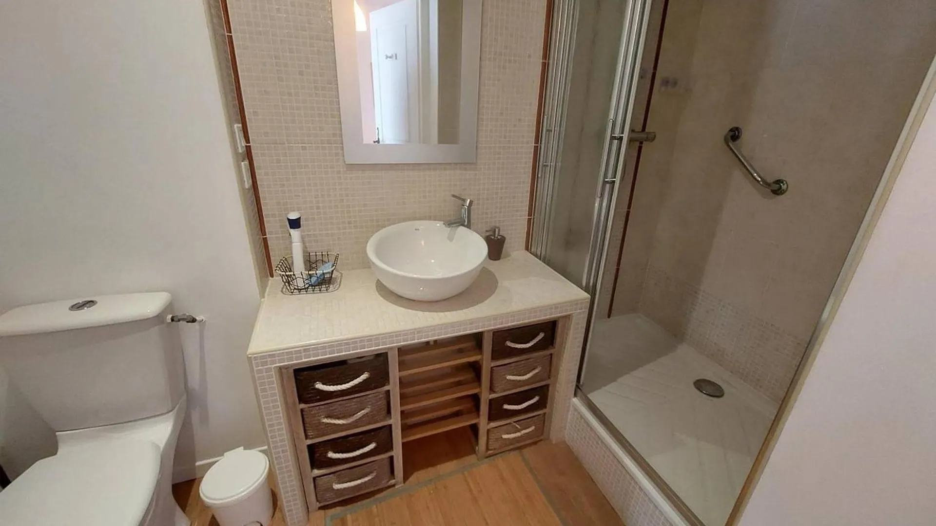 Appartement Traversant Avec Balcon Au Centre De Cauterets - Fr-1-812-65 Apartment