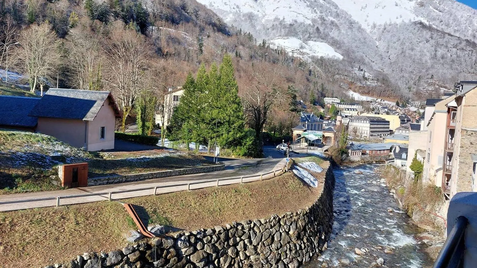 Apartment Appartement Traversant Avec Balcon Au Centre De Cauterets - Fr-1-812-65 France